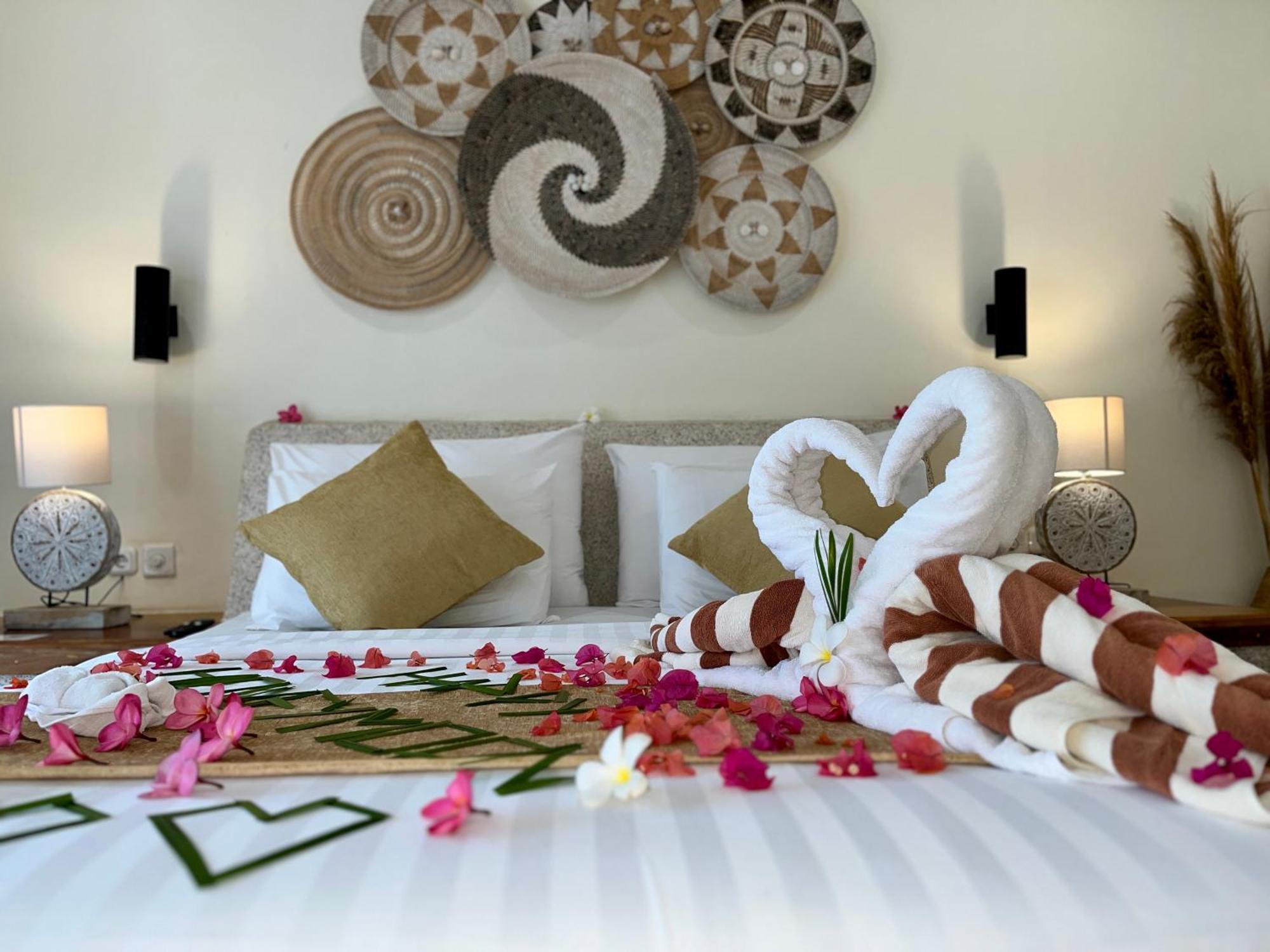 Tanis Village - Luxury Villas ギリ・アイル エクステリア 写真